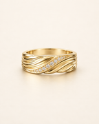 Ring in Gold / Silber mit Kerbung und Zirkonia