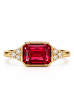 Ring in Gold mit rotem Zirkonia