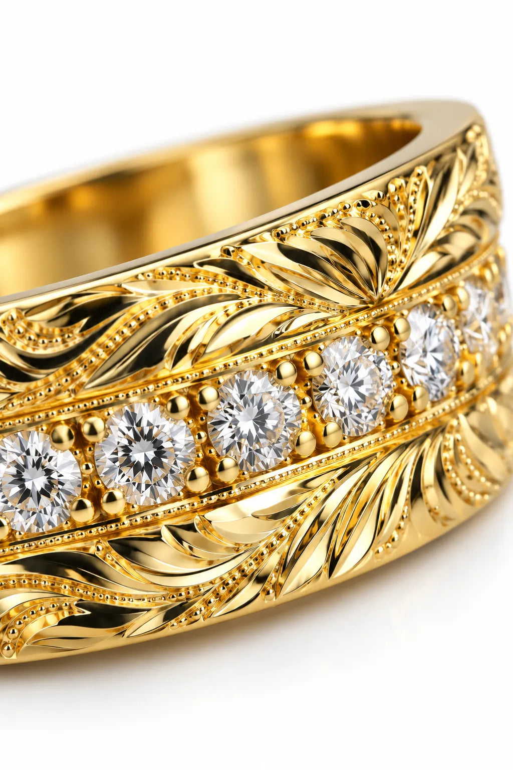 Goldring mit Muster und Zirkonia