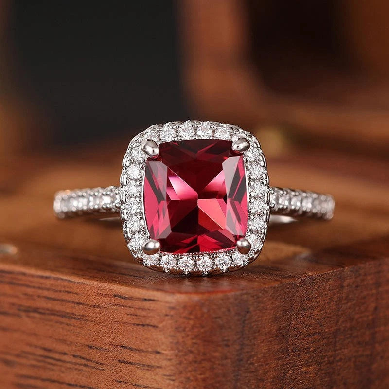 Damen Ring mit rotem Zirkonia | Versilberter Modeschmuck